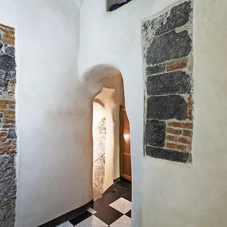 Wood And Stone In The Historical Center Apartment Genoa