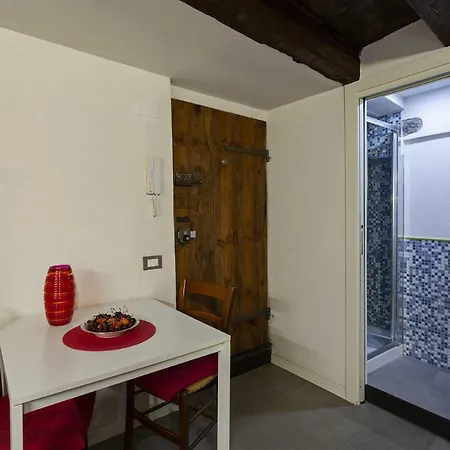 Wood And Stone In The Historical Center Apartment *