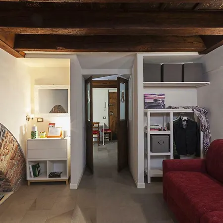 Wood And Stone In The Historical Center Apartment *
