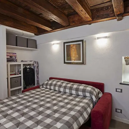 Wood And Stone In The Historical Center Apartment *